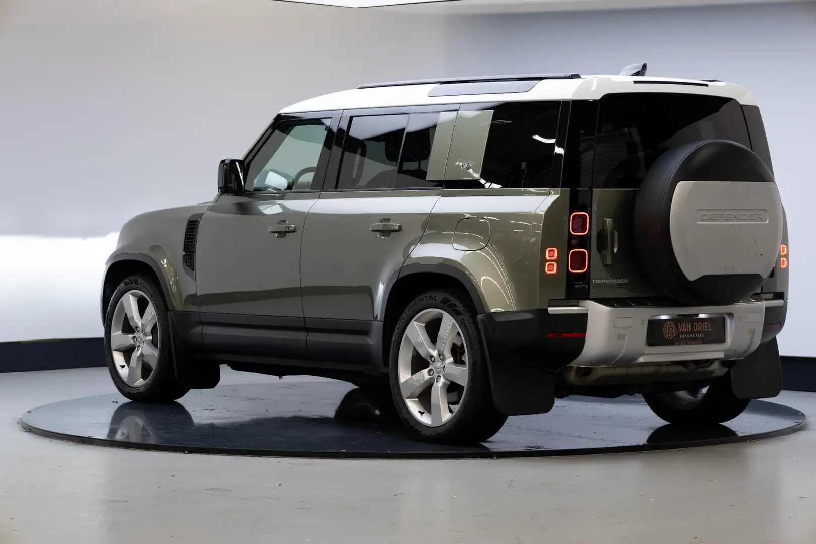 Land Rover Defender 110 2.0 P400e 110 S | 6 persoons | Driver Assist | Groen - 2