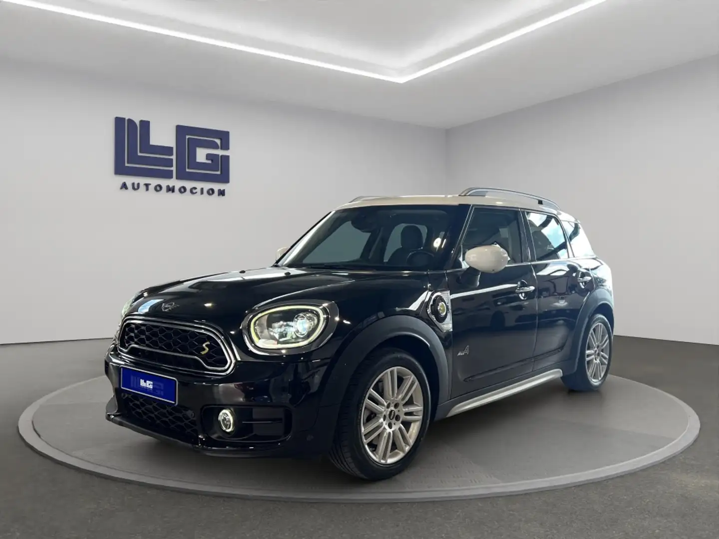 MINI Cooper Countryman S E ALL4 Černá - 2