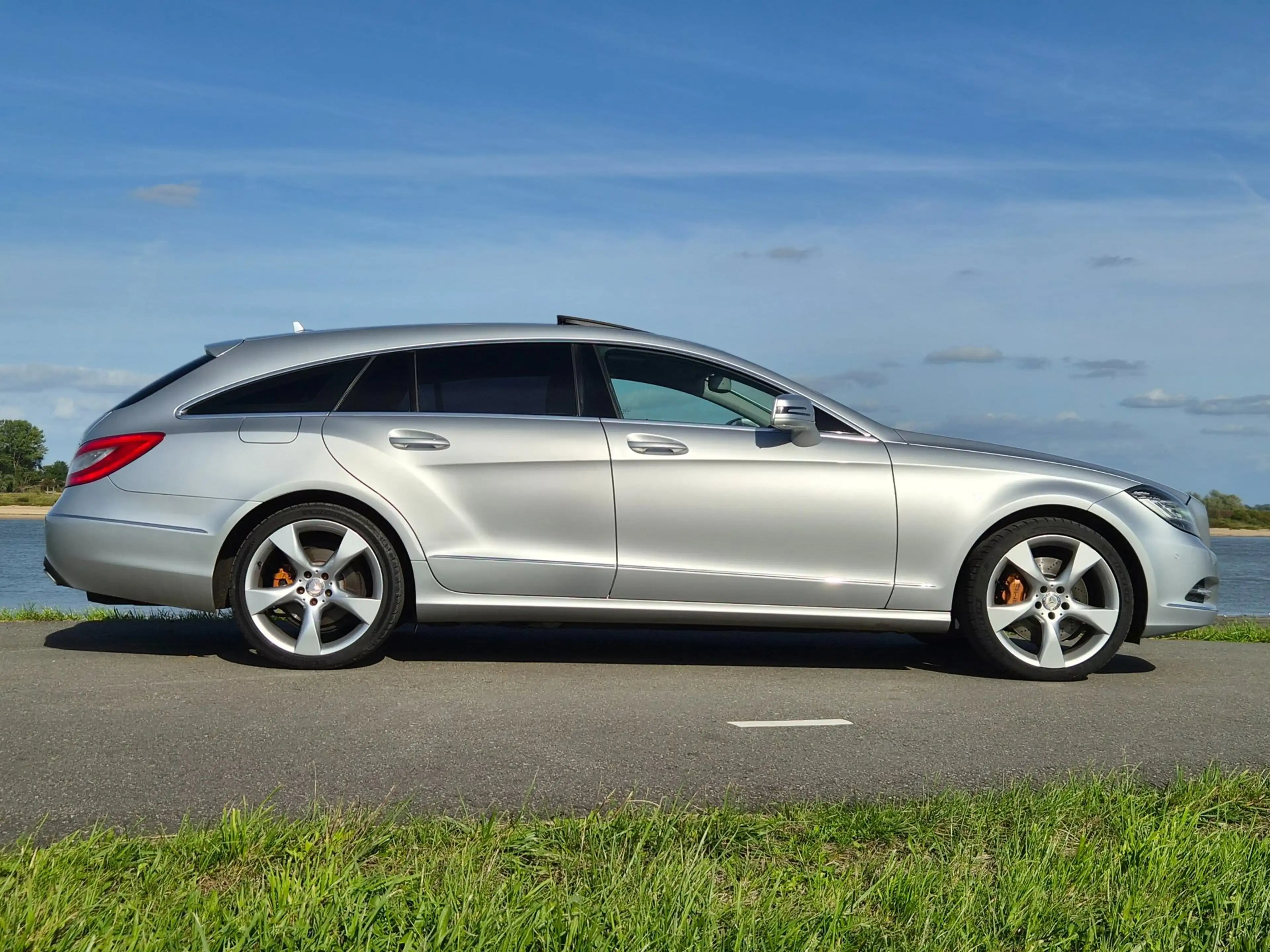 Mercedes-Benz CLS 350 Shooting Brake — photo 15