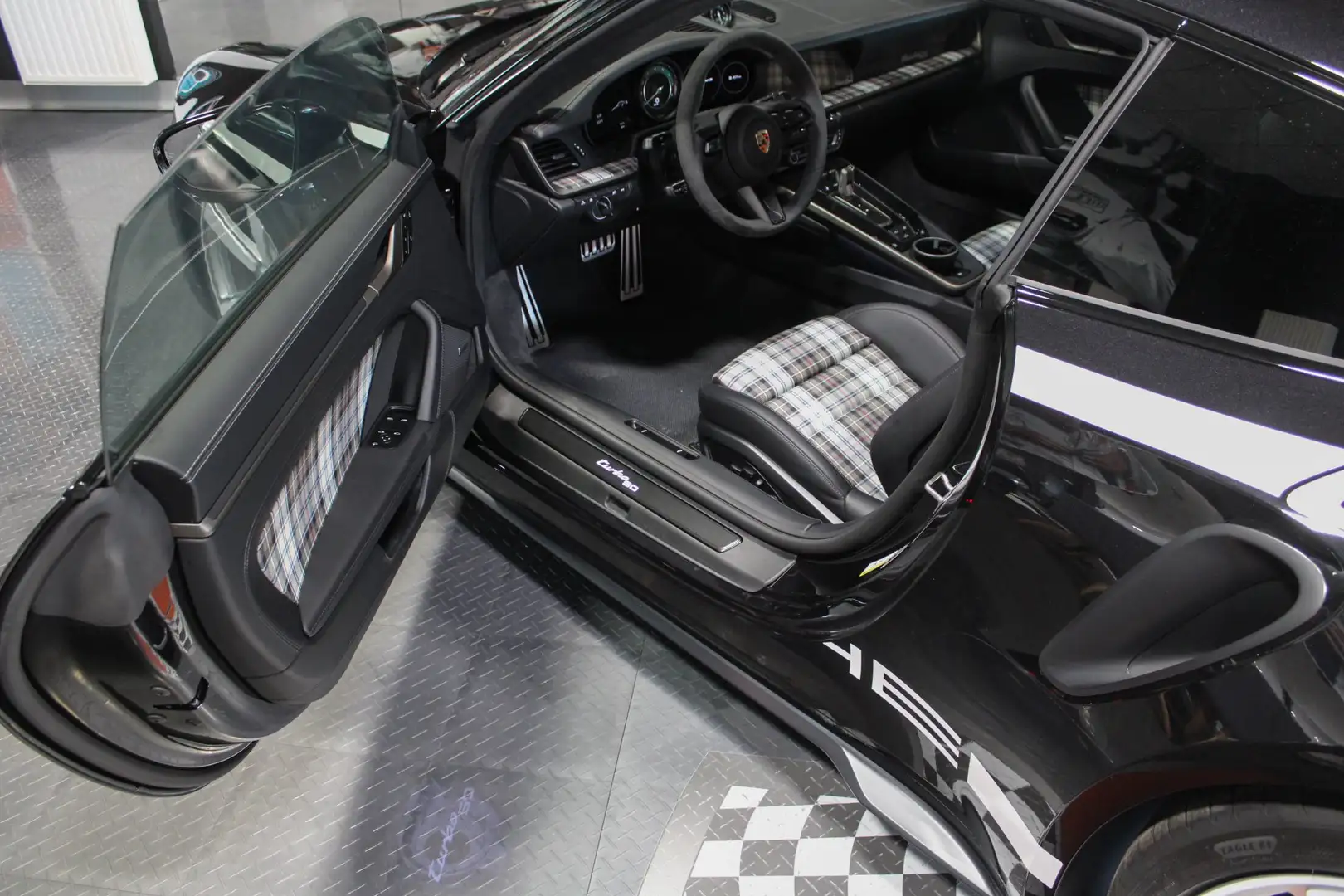 Porsche 911 COUPE (992) 3.7 650CH TURBO 50E ANNIVERSAIRE PDK Noir - 2