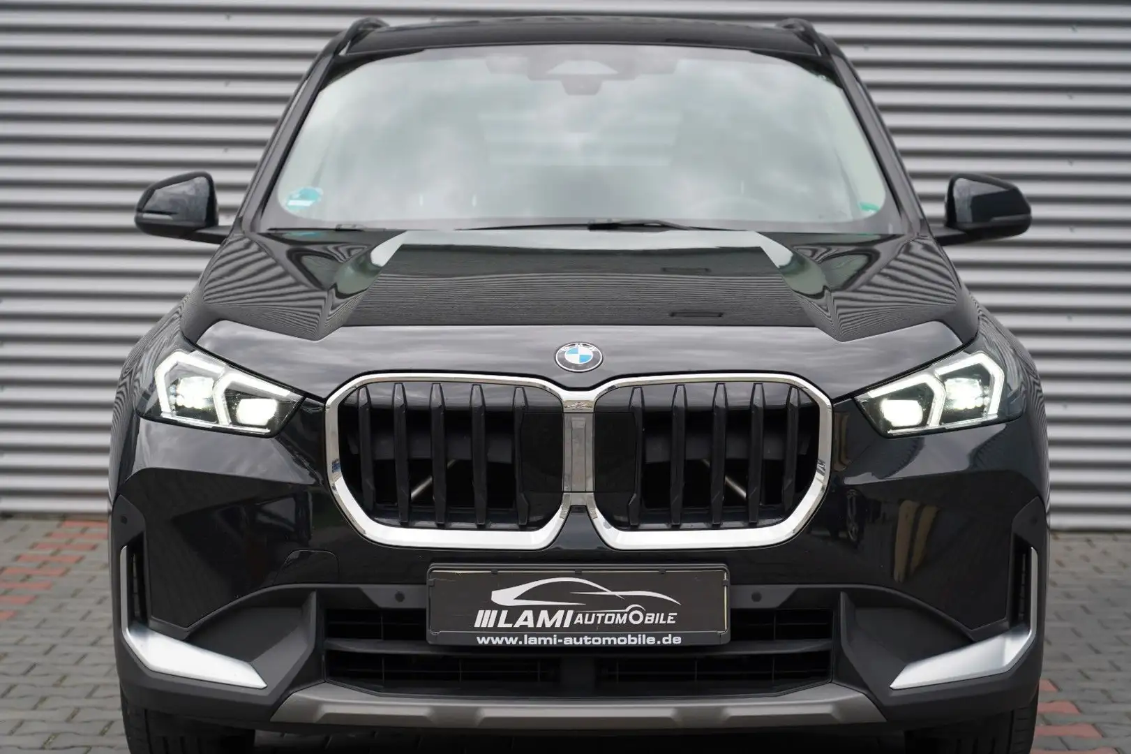 BMW X1 18d sDrive LED NAVI KAMERA NEUESMODELL Schwarz - 2
