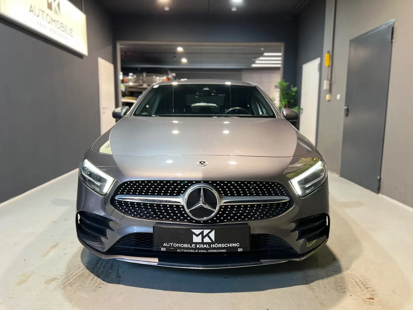 Mercedes-Benz A 200 AMG LINE*MEMORY*RFK*AMBIENTE*SITZHEIZUNG*ALCANTARA Grau - 2