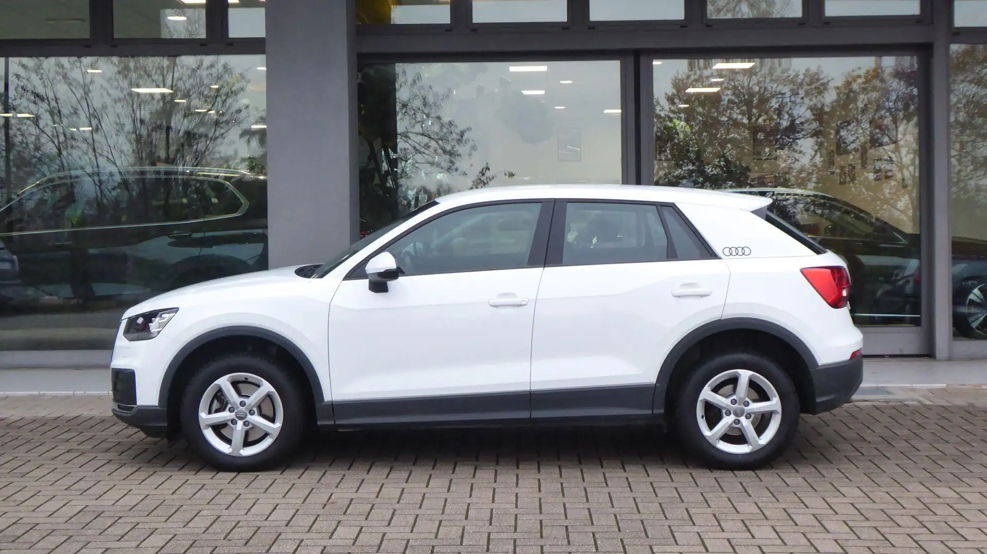 Audi Q2 35 TDI quattro S-Tronic Bianco - 2