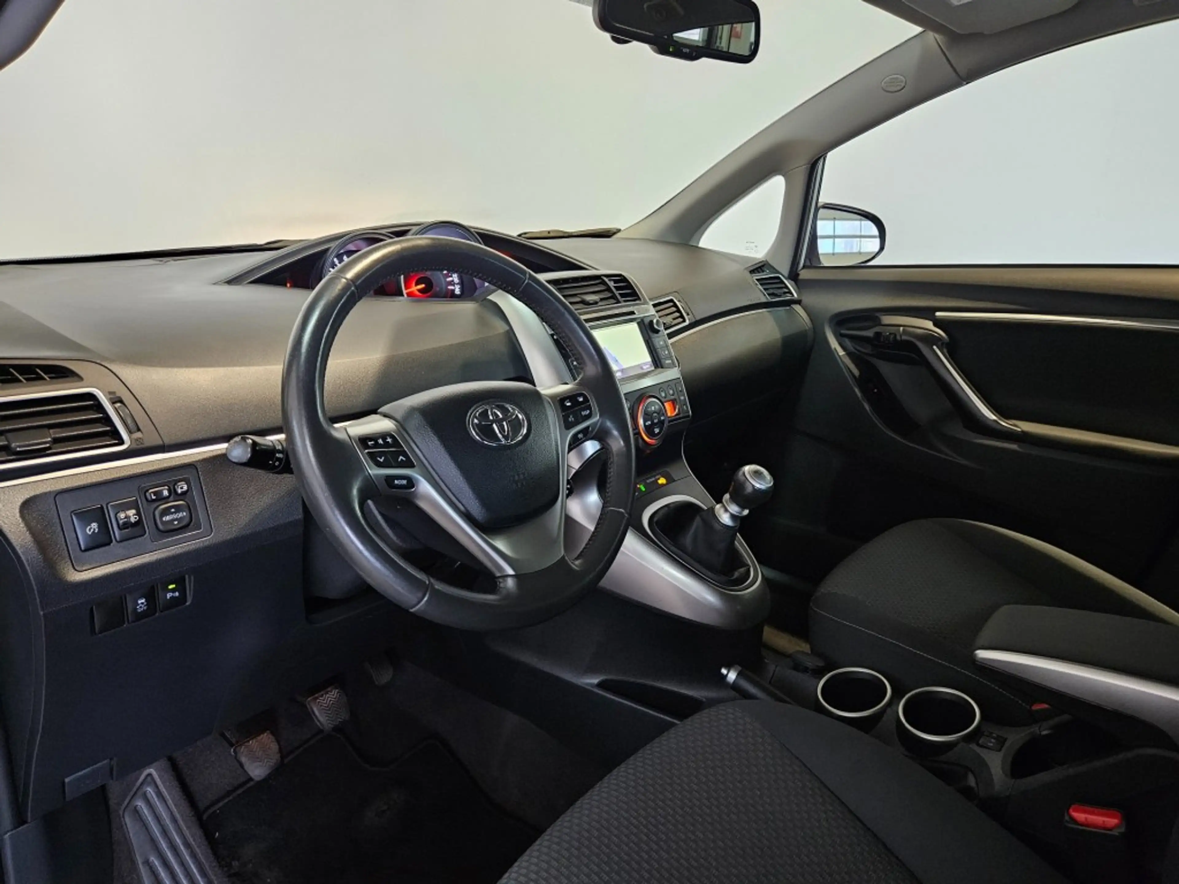 Toyota Verso 1.8 VVT-I ASPIRATION / Trekhaak / Camera / Navi — photo 3