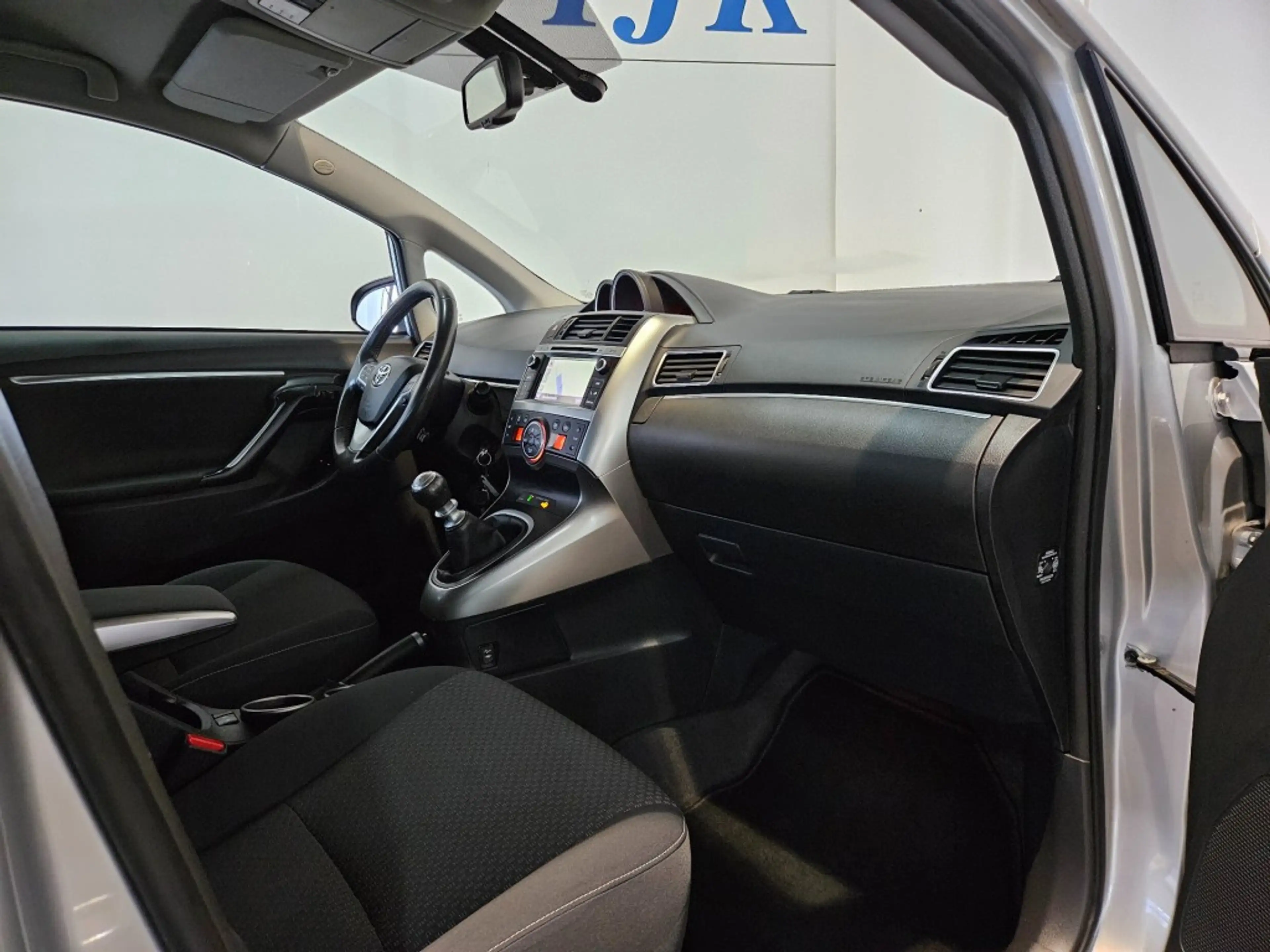 Toyota Verso 1.8 VVT-I ASPIRATION / Trekhaak / Camera / Navi — photo 12