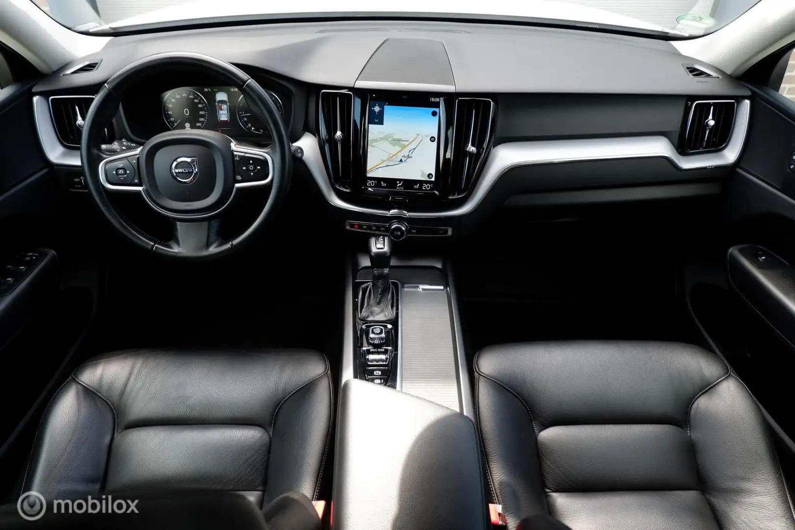 Volvo XC60 2.0 D4 190PK GEARTRONIC8 MOMENTUM PRO STYLING PACK Wit - 2