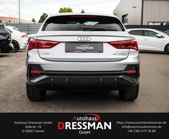 Audi Q3 view 5