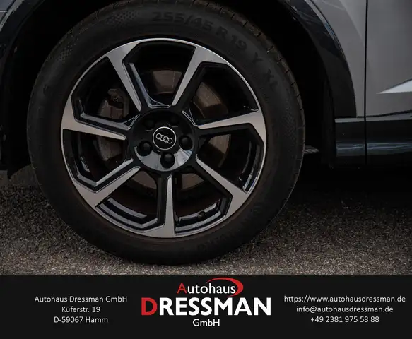 Audi Q3 view 8