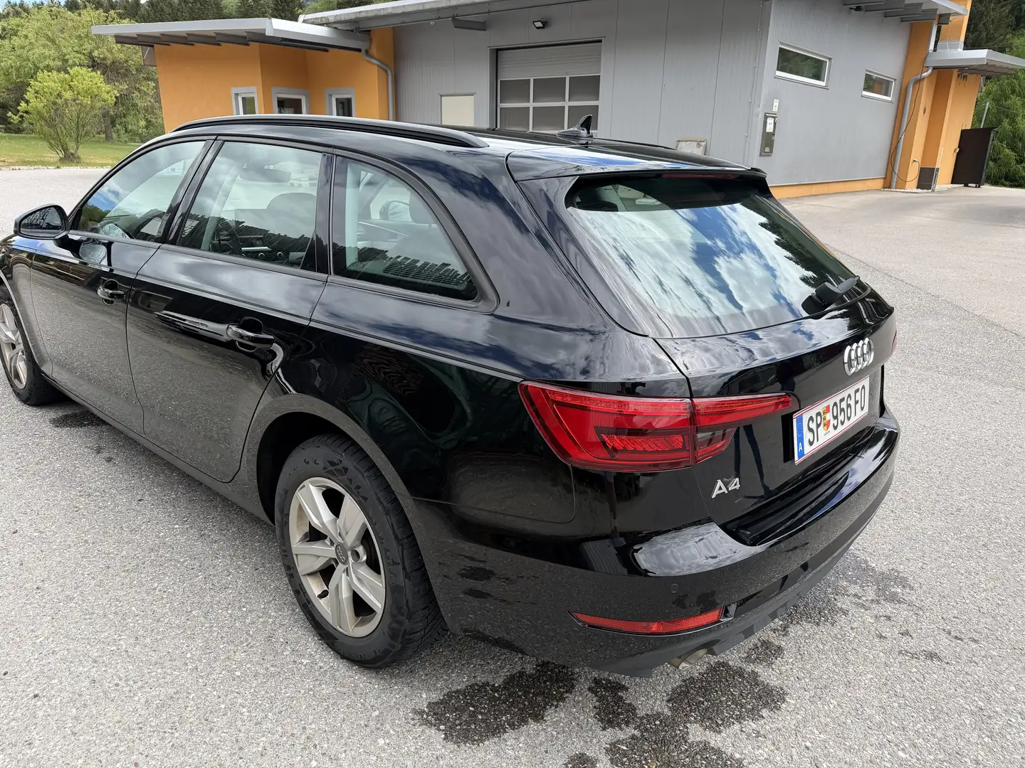 Audi A4 Businesspaket Schwarz - 2
