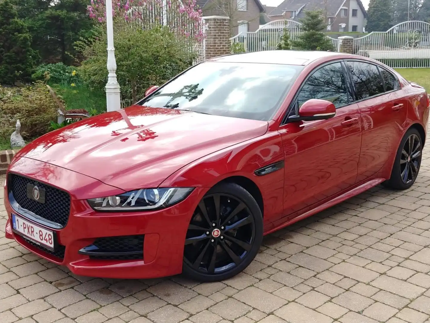 Jaguar XE XE 20d Aut. R-Sport Rood - 1