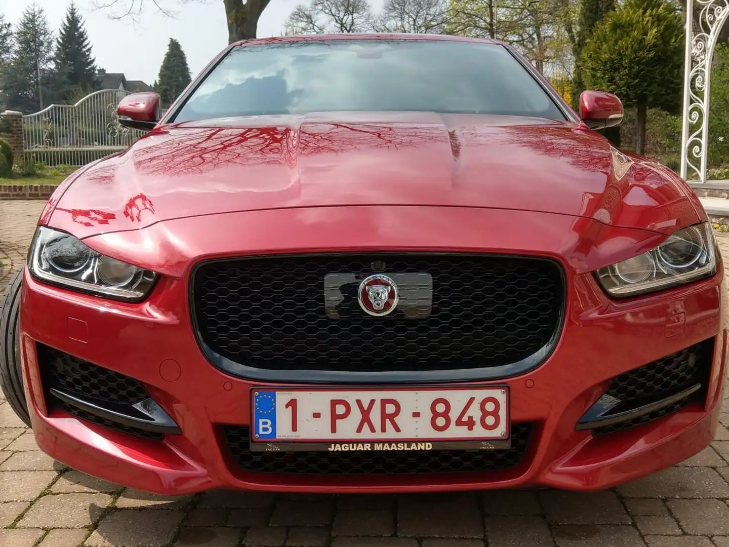 Jaguar XE XE 20d Aut. R-Sport Rood - 2