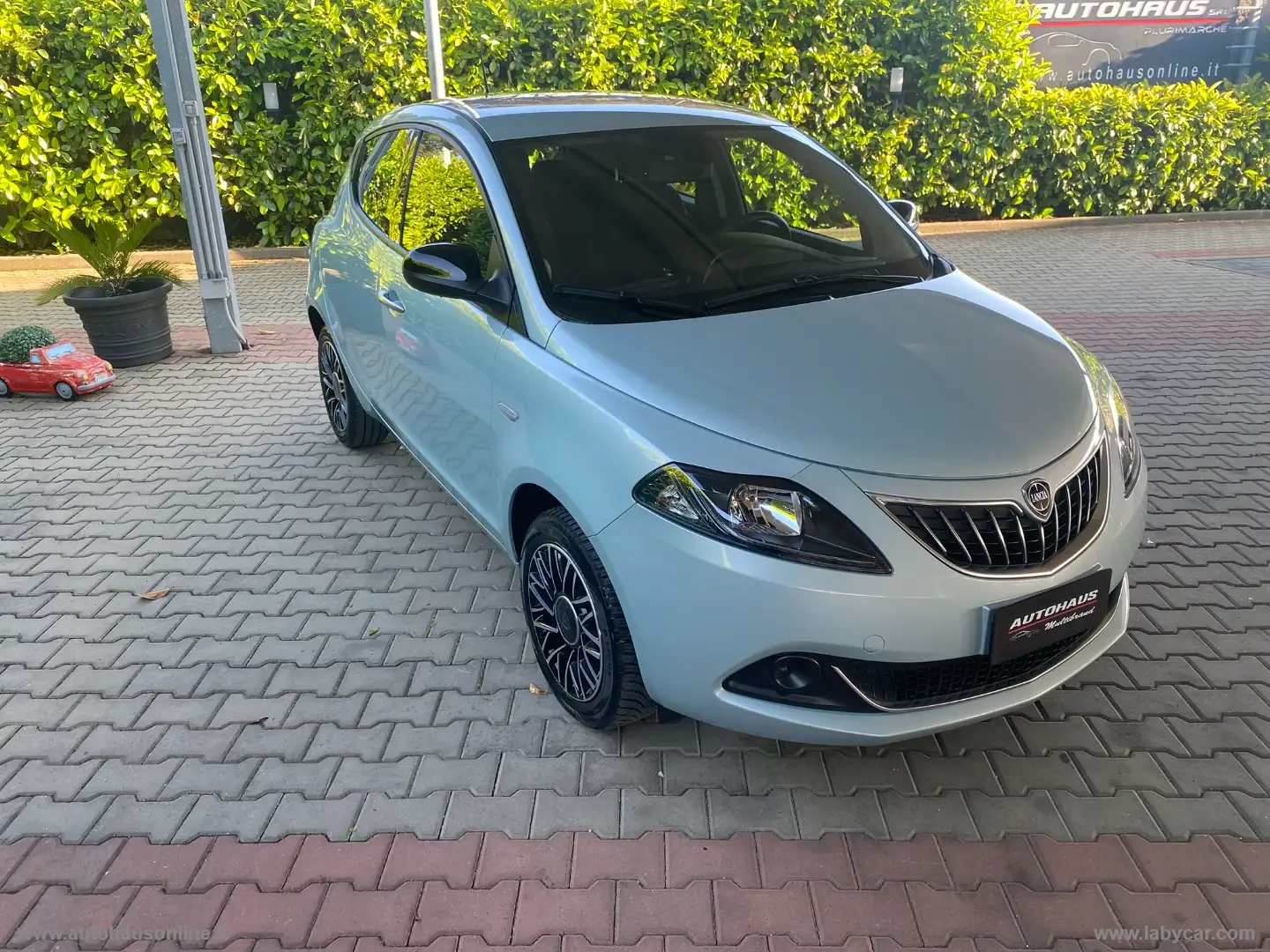 Lancia Ypsilon 1.0 FireFly 5p.S&S Hyb. Platino Groen - 1