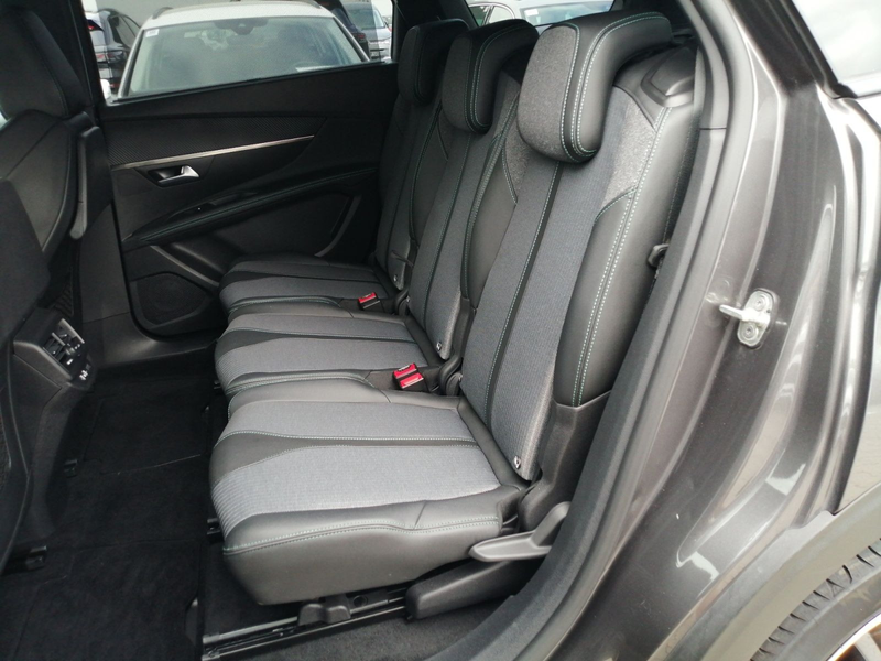 Peugeot 5008 1.5 HDI Automatik / 7-Sitze, Navi, RFK, LED — photo 13