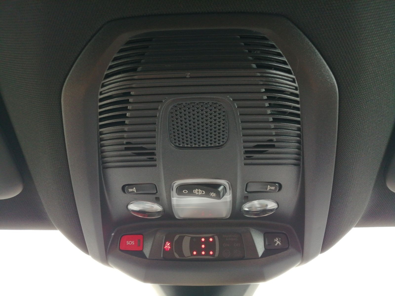 Peugeot 5008 1.5 HDI Automatik / 7-Sitze, Navi, RFK, LED — photo 15