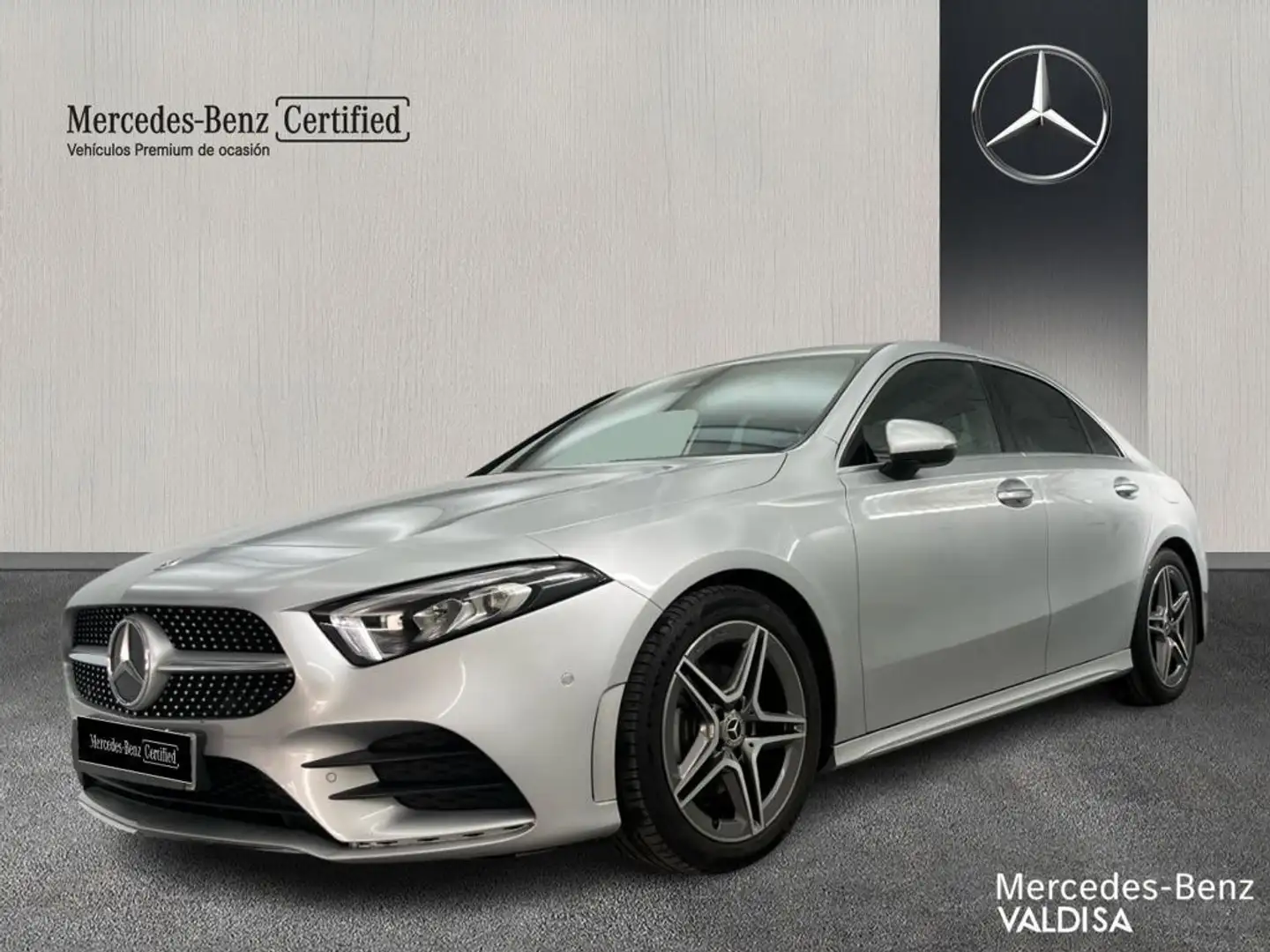 Mercedes-Benz A 180 SEDÁN AMG Line - 1