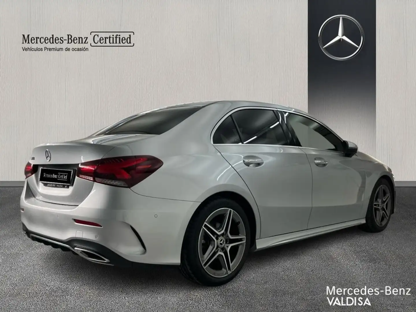 Mercedes-Benz A 180 SEDÁN AMG Line - 2