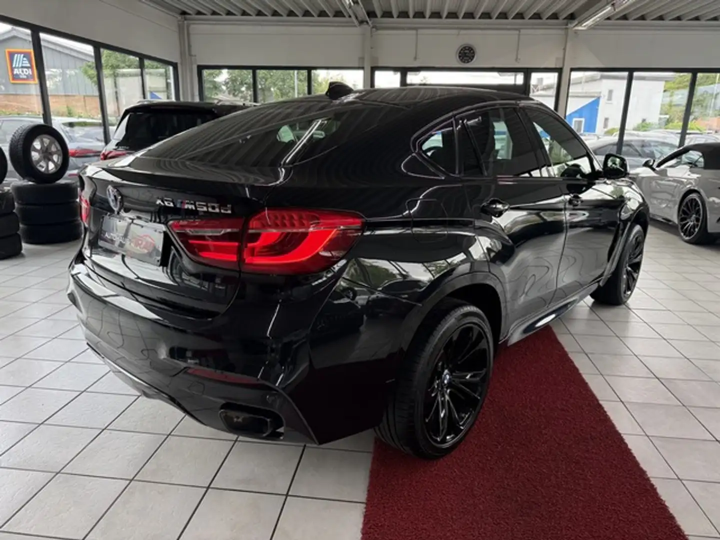 BMW X6 M50d  Leder+Navi+360 Kamera+Headup Display Schwarz - 2