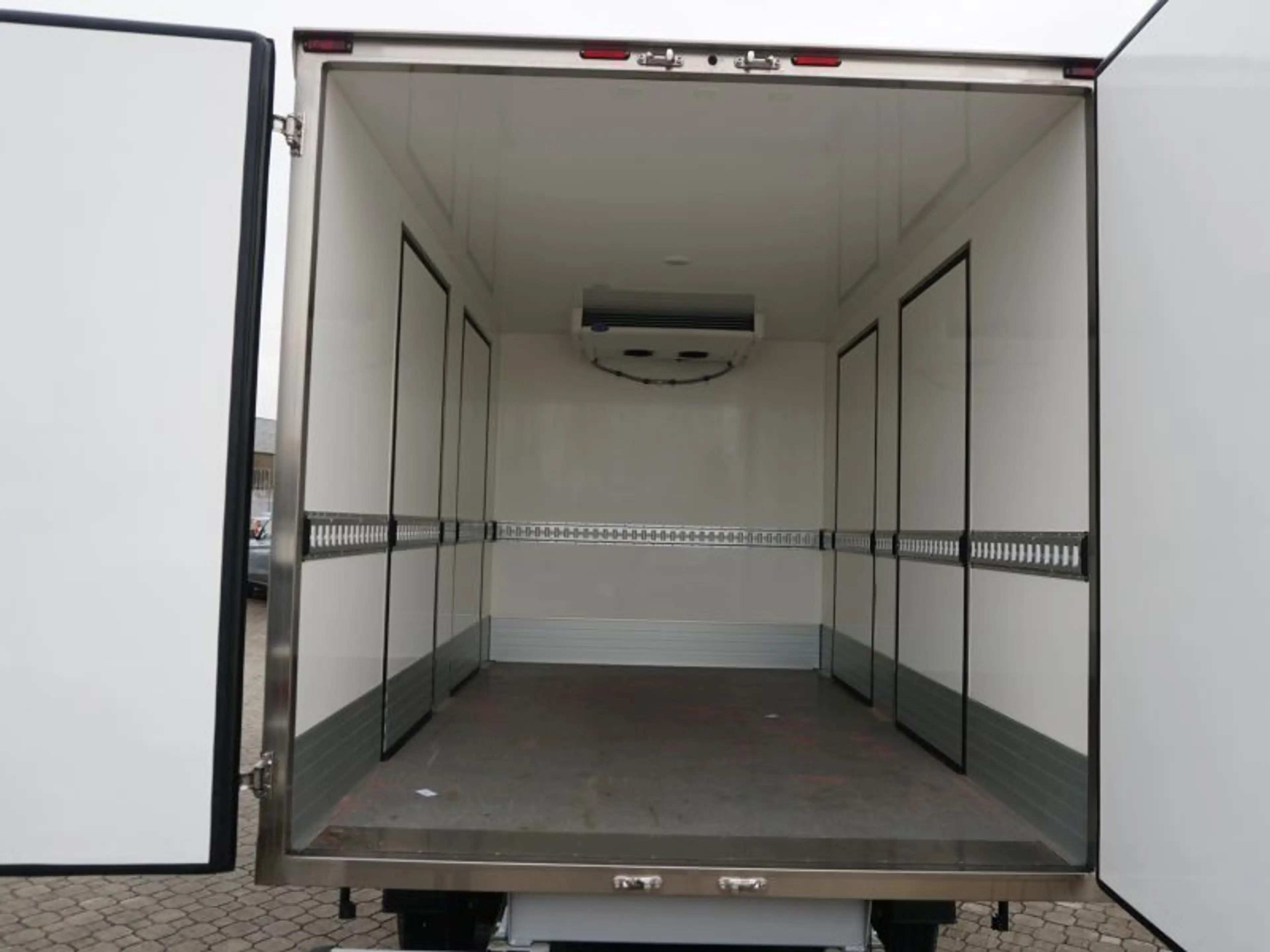 Maxus eDeliver 9 Einzelkabine *2025er+KÜHLKOFFER* — photo 13