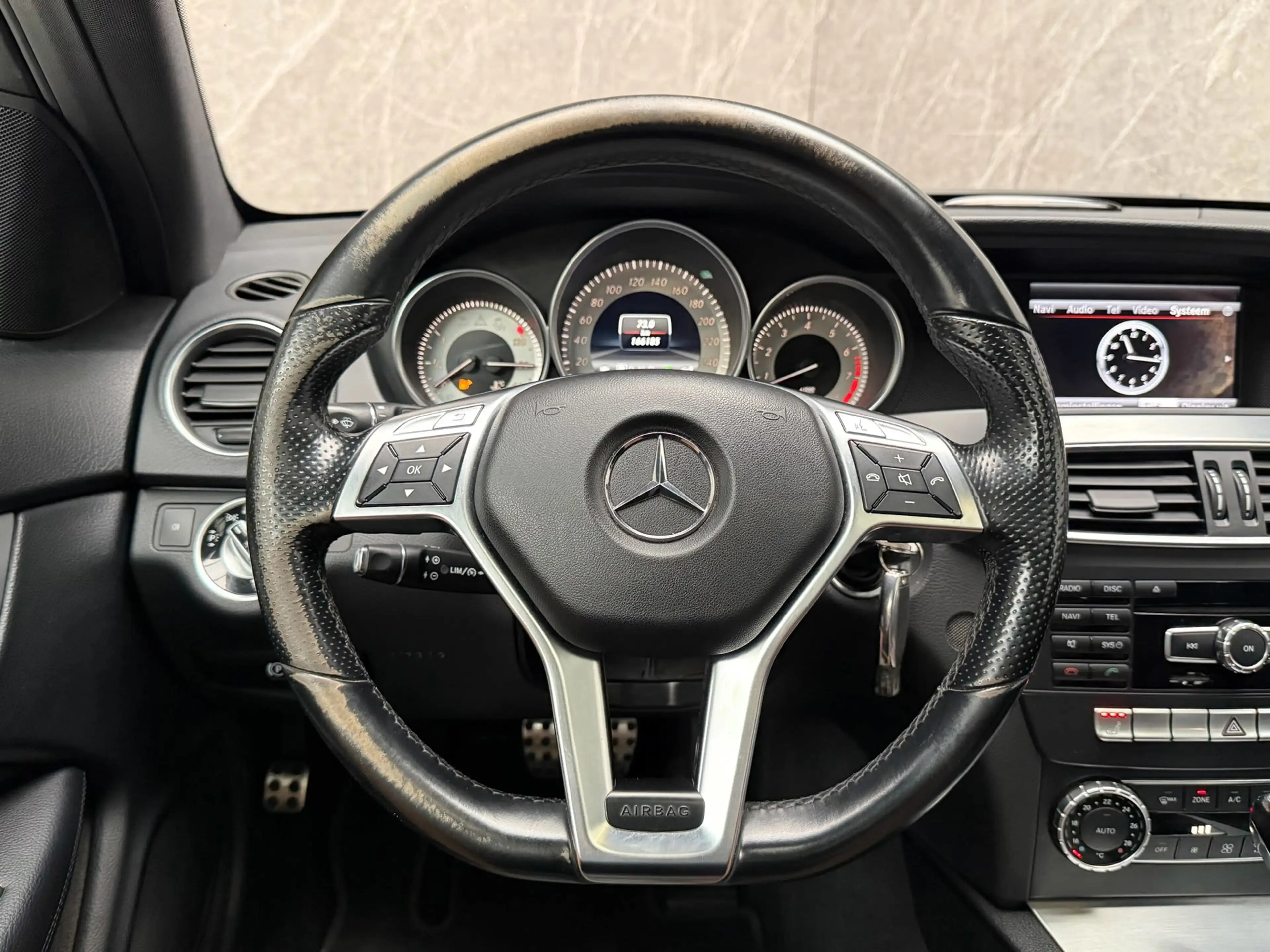 Mercedes-Benz C 350 Coupé Edition 1 306 PK / Panorama — photo 14