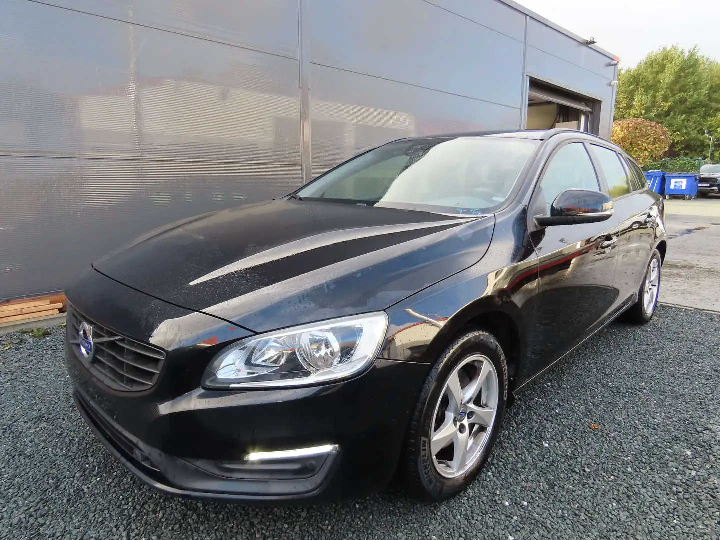 Volvo V60 V60 D3 Geartronic Momentum Noir - 1