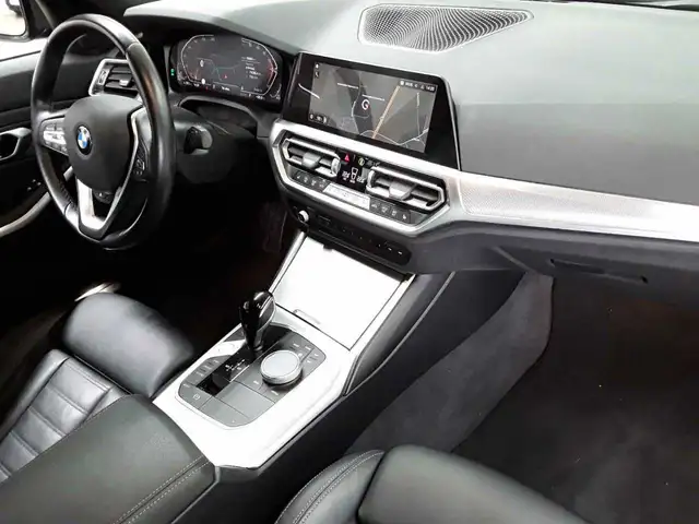 BMW 3 Series view 9