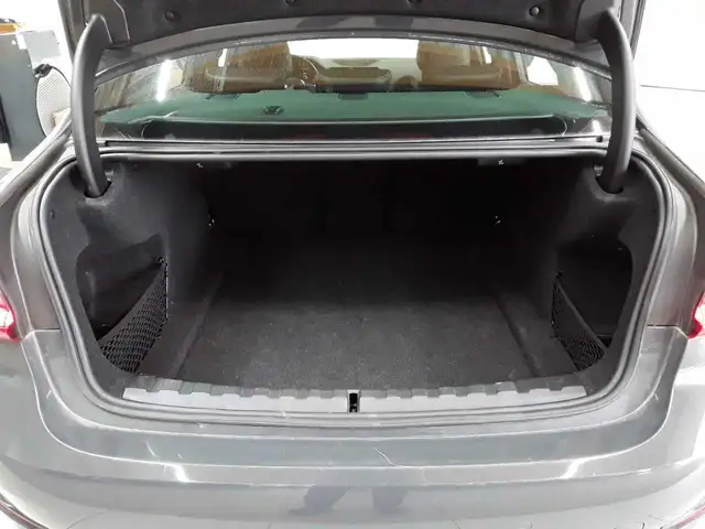 BMW 3 Series view 15