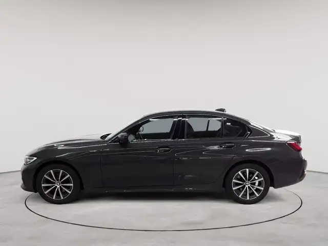 BMW 3 Series view 6
