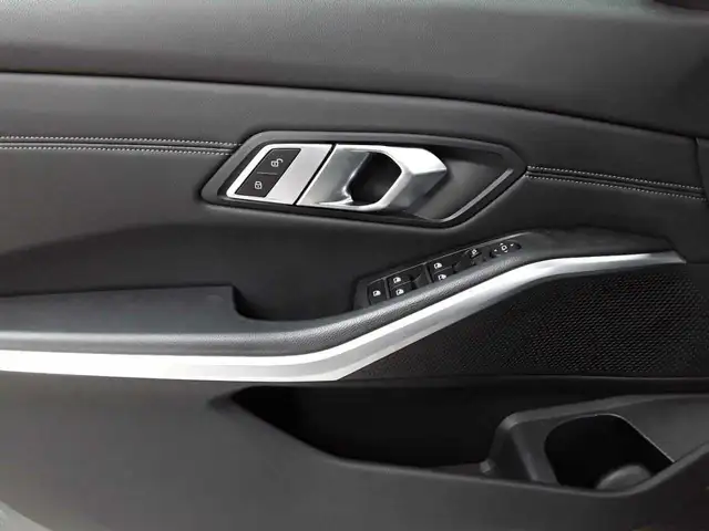 BMW 3 Series view 17