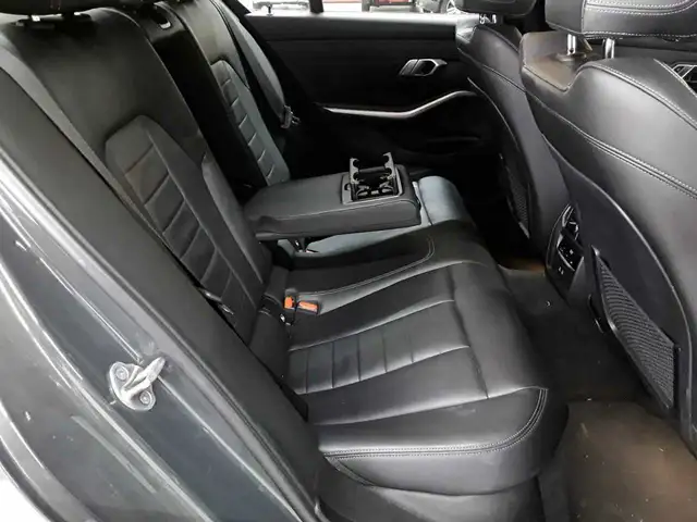 BMW 3 Series view 14