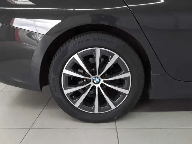 BMW 3 Series view 18
