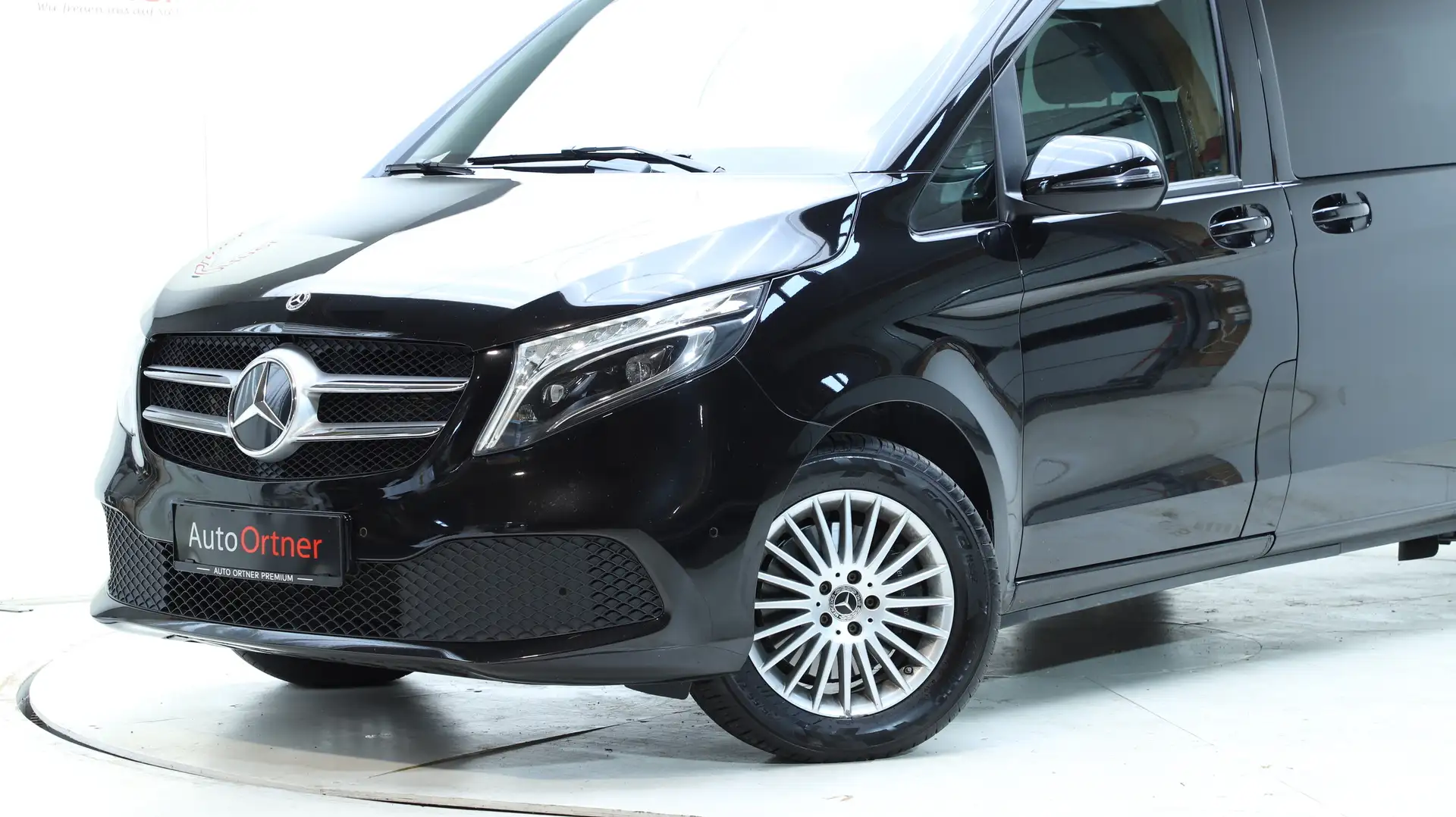 Mercedes-Benz V 250 d 4MATIC lang Leder+Navi+Cam+AHV Schwarz - 2