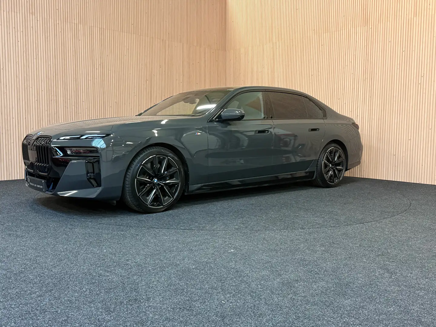 BMW I7