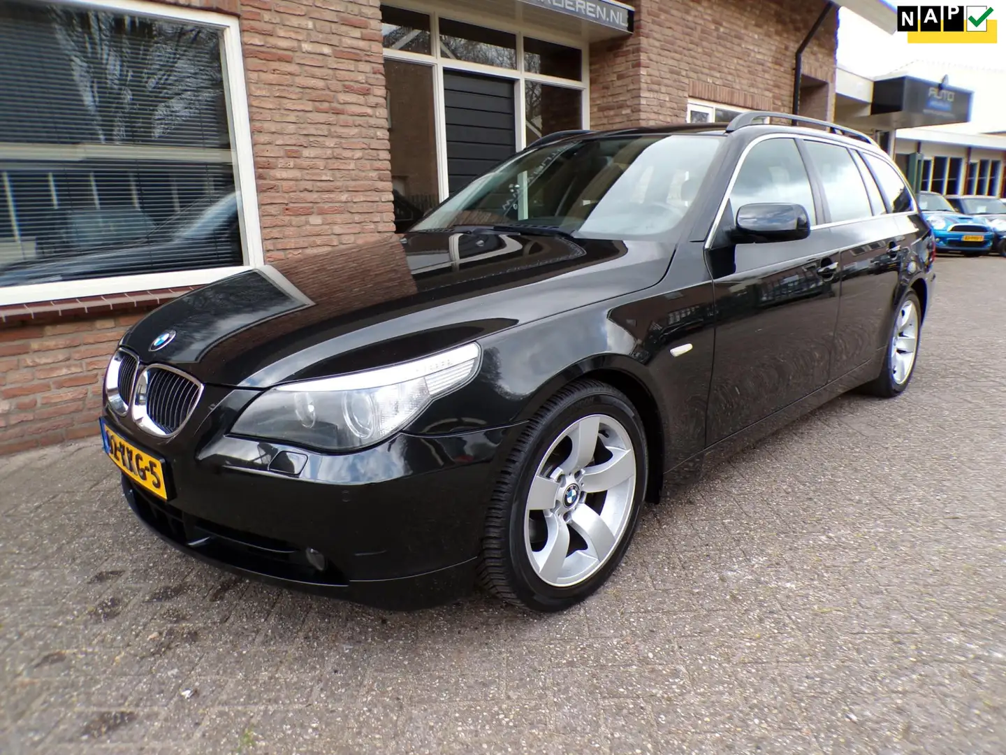 BMW 525 5-serie Touring 525i Automaat / Leder / Navi / Hea Zwart - 1