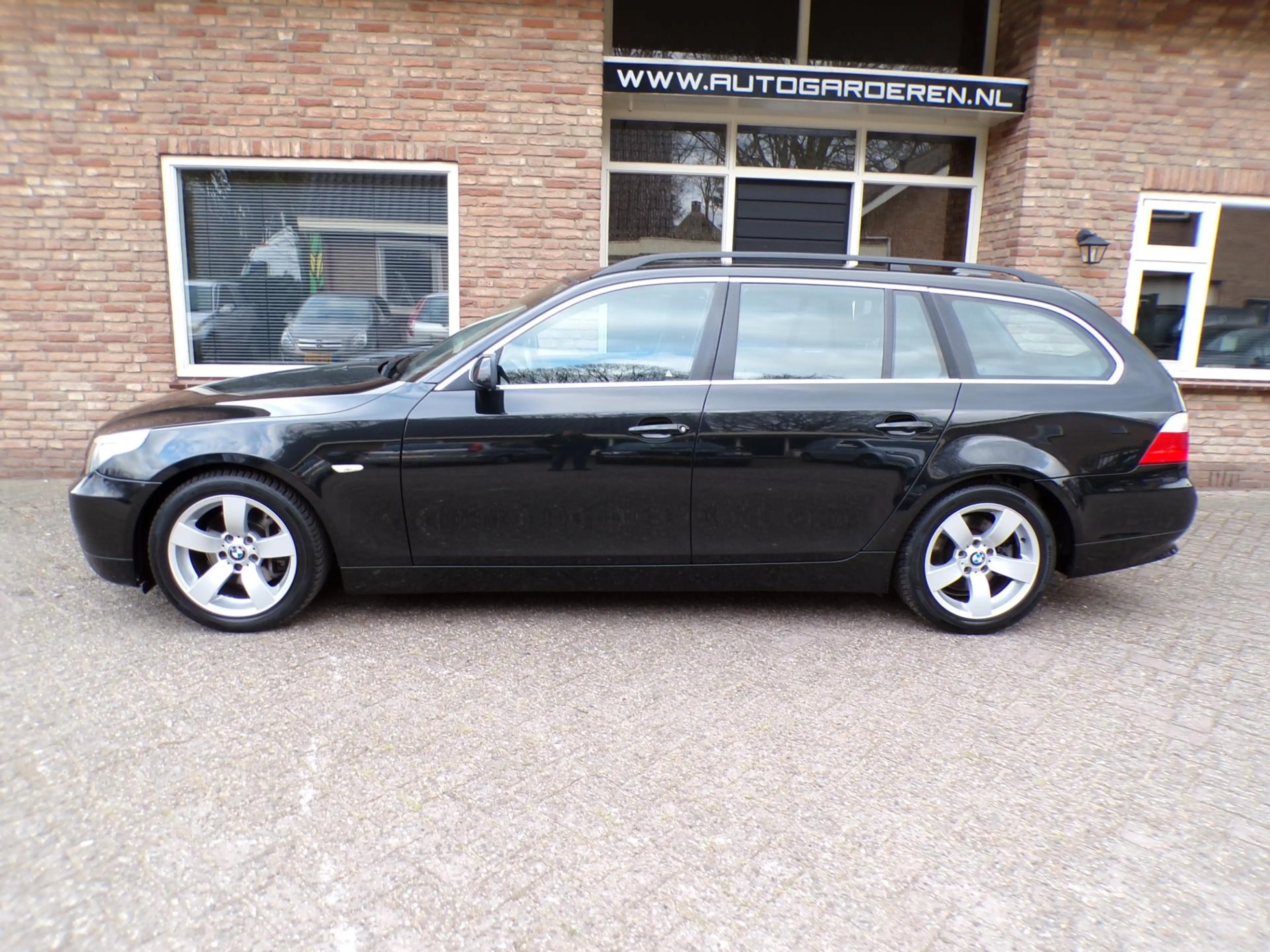BMW 525 5-serie Touring 525i Automaat / Leder / Navi / Hea — photo 2