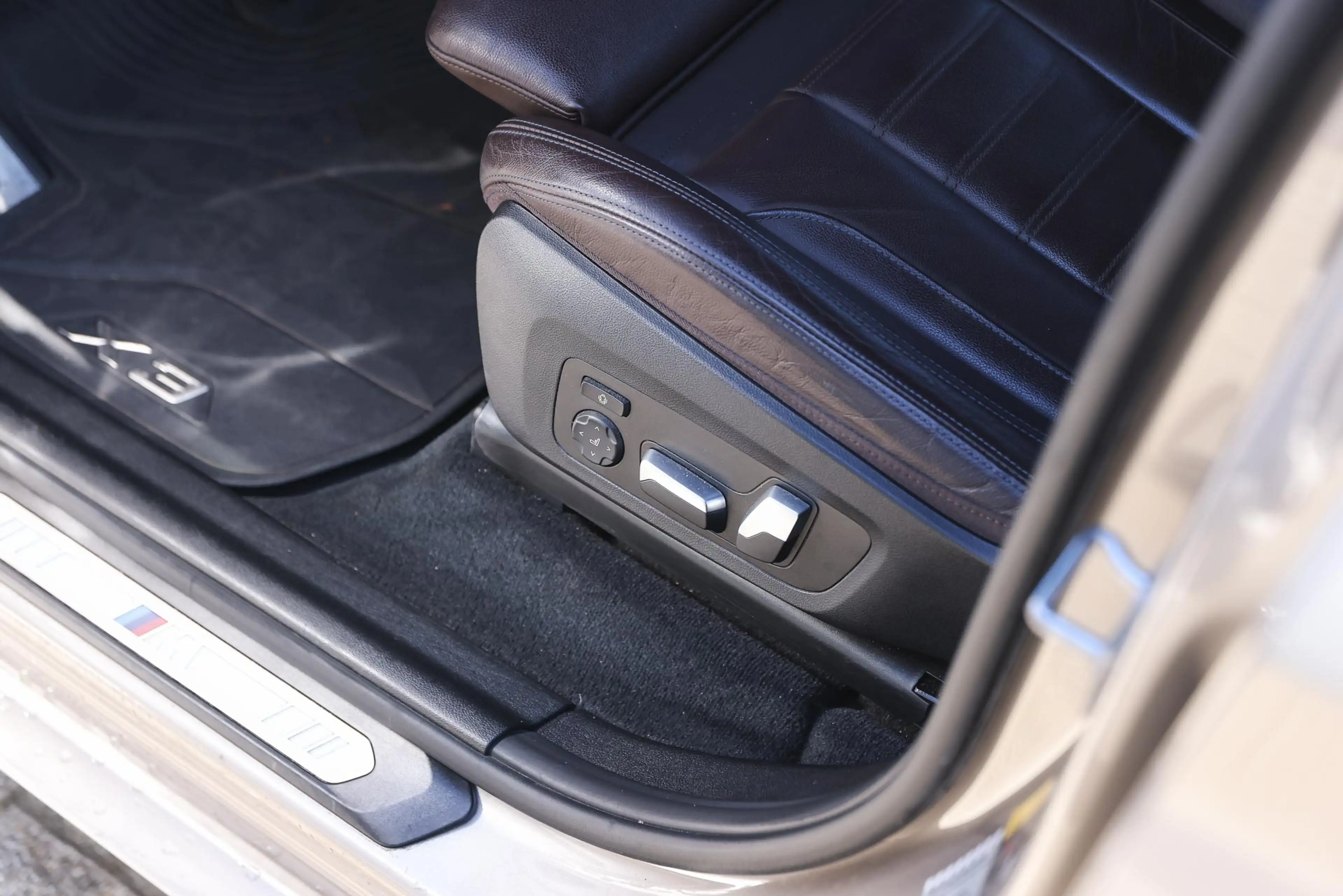 BMW iX3 High Executive / Trekhaak / Sportstoelen / Adaptie — photo 14