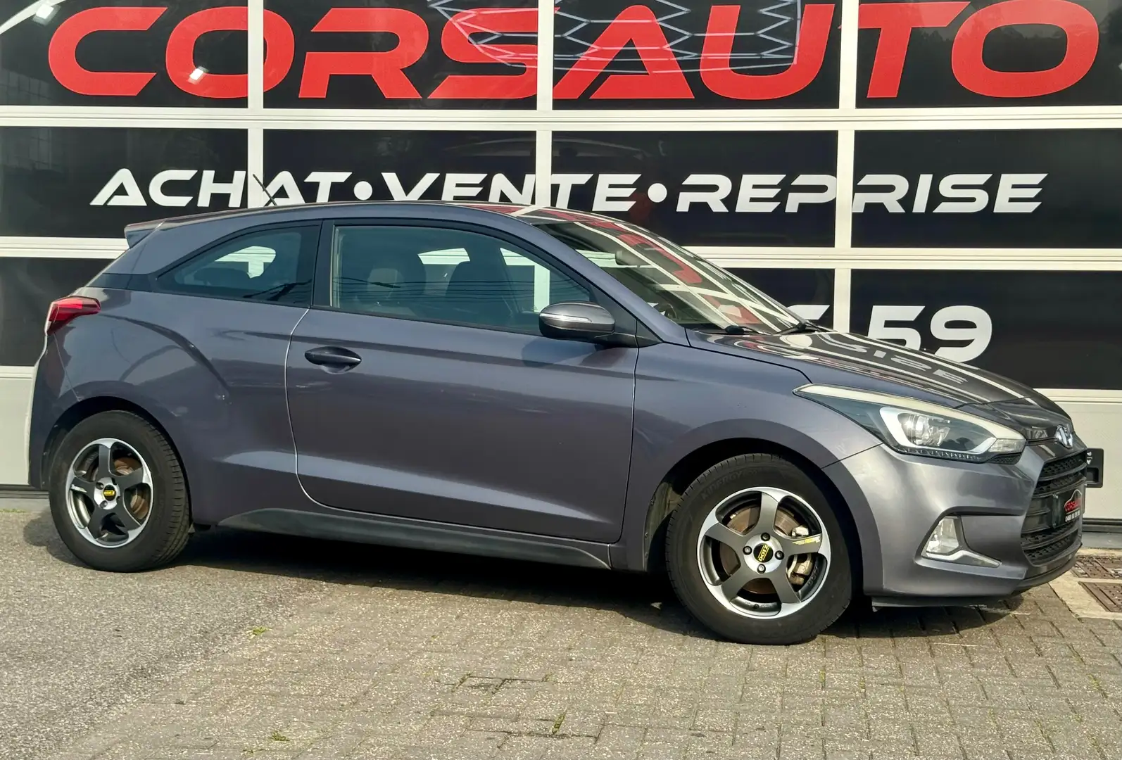Hyundai i20 i20 1.4 CRDi Sport CLIM CRUISE TEL JA Gris - 2