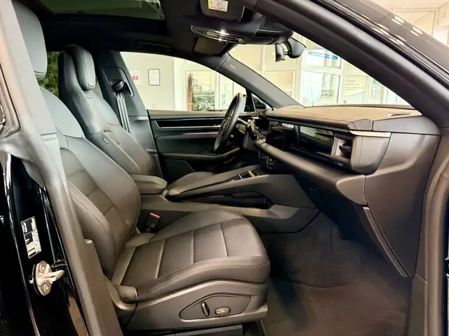 Porsche Macan view 12