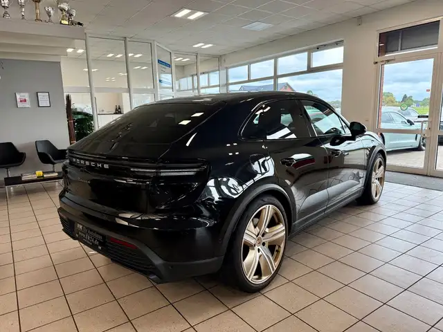 Porsche Macan view 5