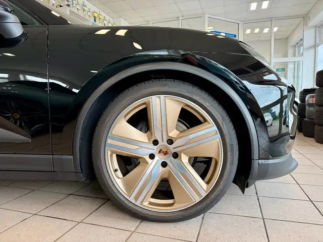 Porsche Macan view 6