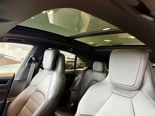 Porsche Macan view 7