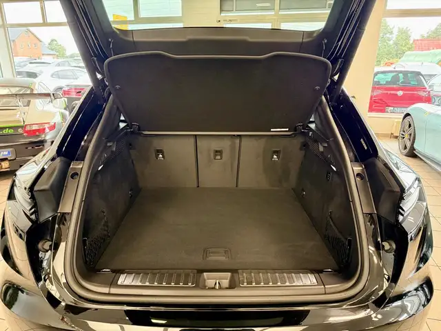 Porsche Macan view 10