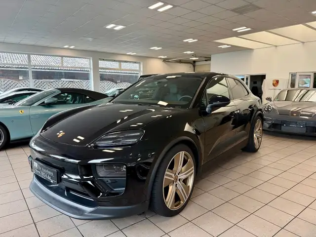 Porsche Macan view 2