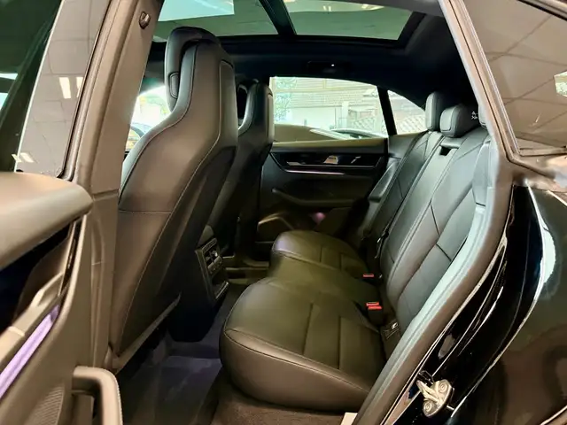 Porsche Macan view 9