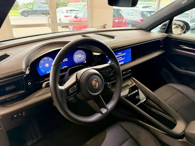 Porsche Macan view 14