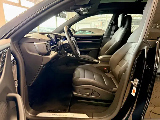 Porsche Macan view 8