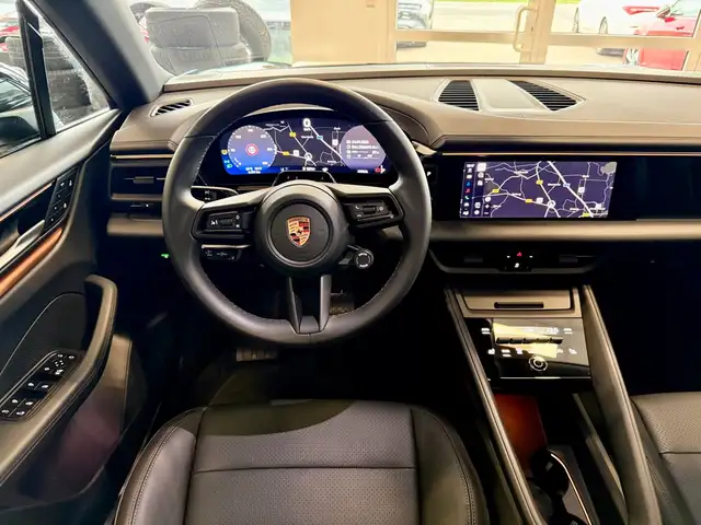 Porsche Macan view 15