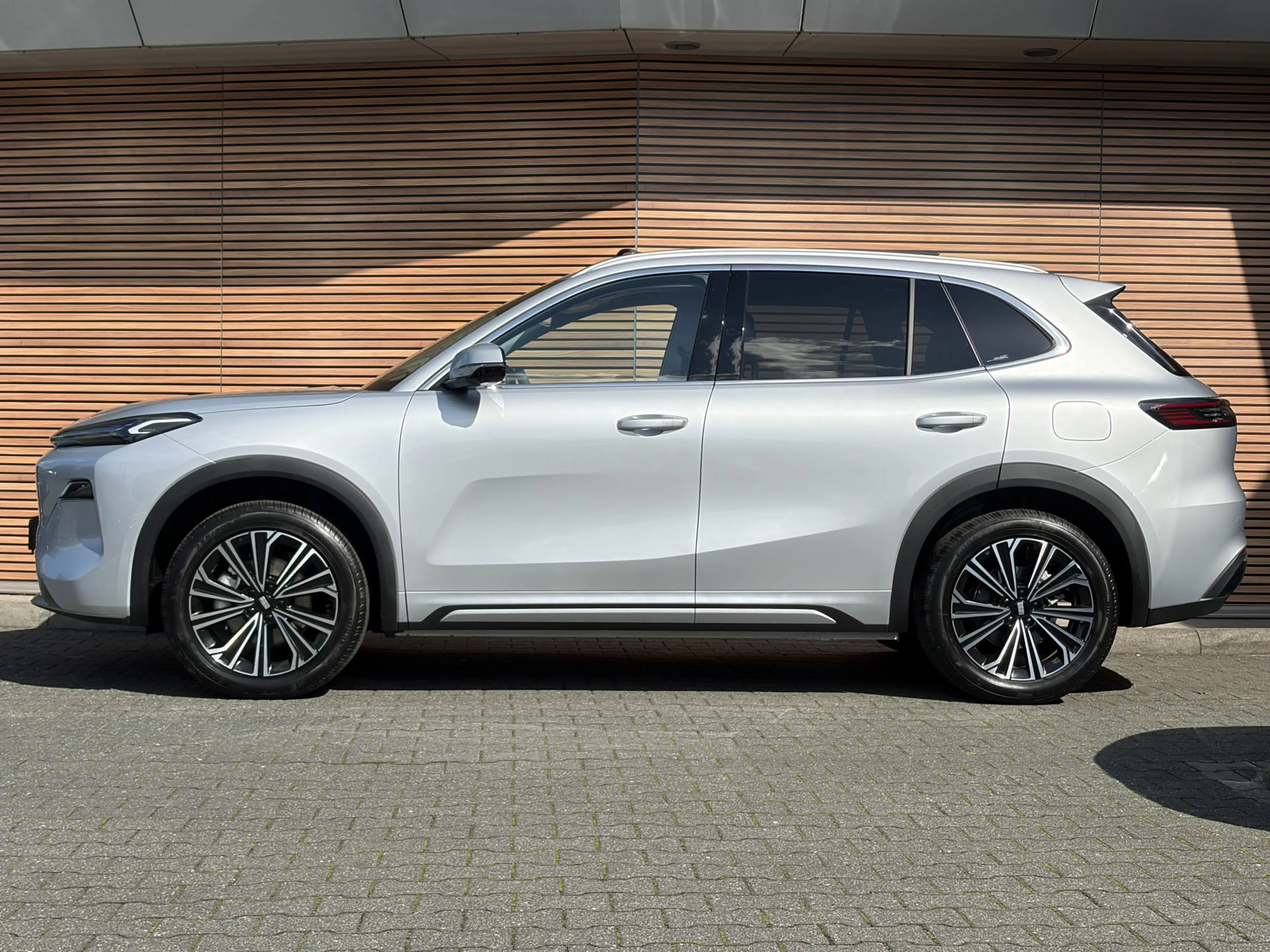 Geely Starray EM-i 1.5 Max+ Navigatie / Panodak / Leer / 360* Camera — photo 5