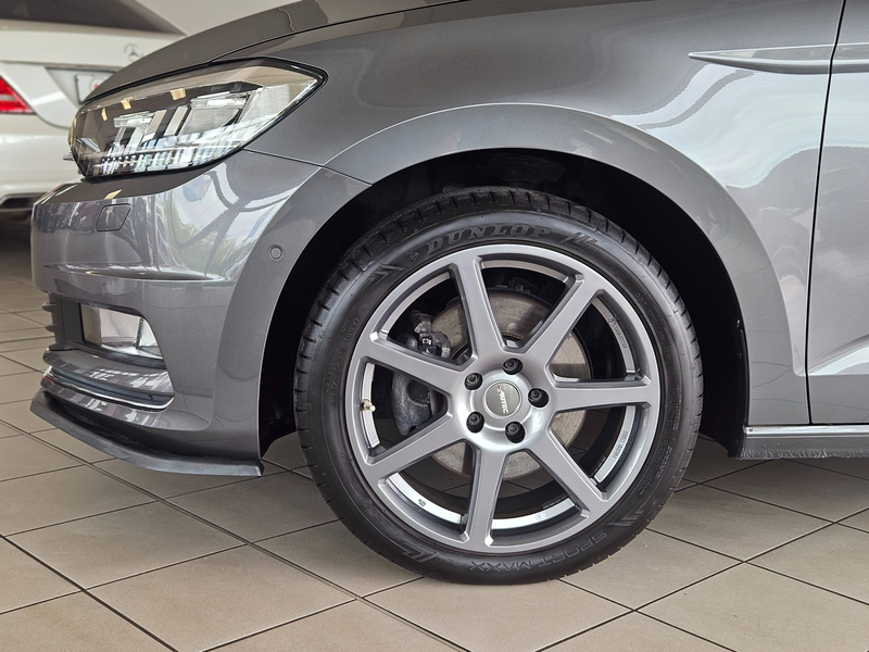 Volkswagen Touran 2.0 TDI Highline *Rentnerfahrzeug, Scheckheft* — photo 9