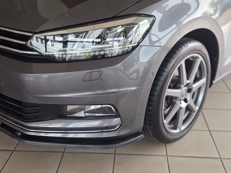 Volkswagen Touran 2.0 TDI Highline *Rentnerfahrzeug, Scheckheft* — photo 8