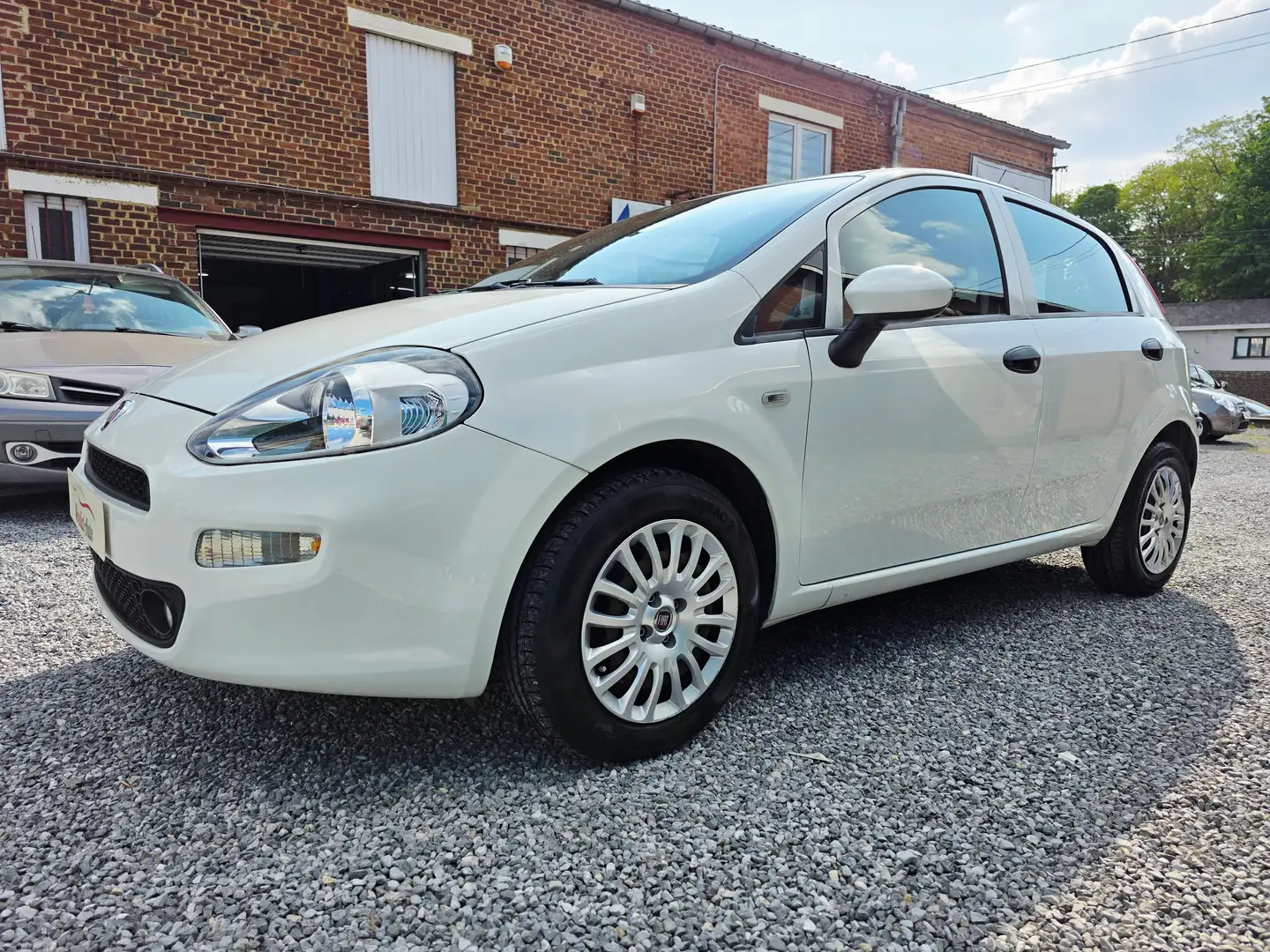 Fiat Punto 1.2i Street Blanc - 2
